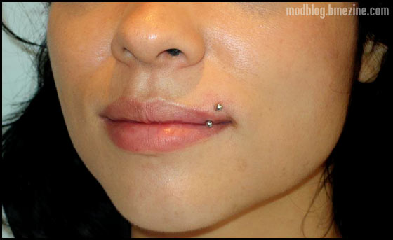 Unusual Vertical Upper Lip Piercing. Sunday, April 8th, 2007
